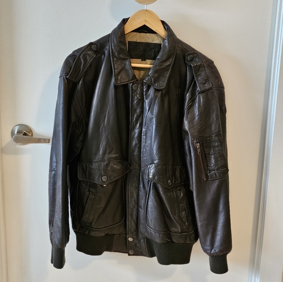 Vintage brown leather bomber jacket in size Large - Picture 8 of 9